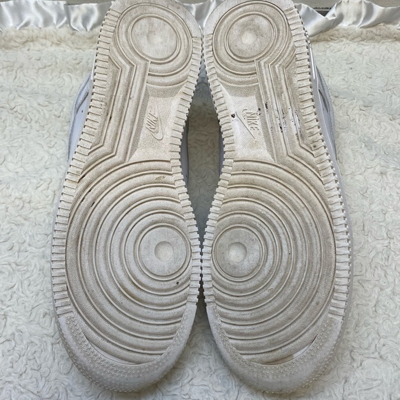 Nike Air Force 1 Triple White fashion shoes CW2288-111 Men’s Size 9.5 - Picture 12 of 13